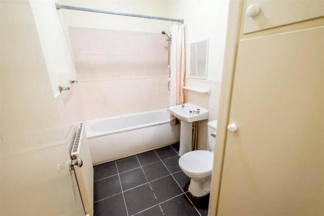 2 bed Terraced for sale Image 5
