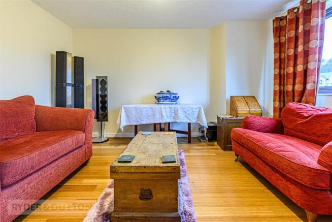 5 bed Detached for sale Image 8