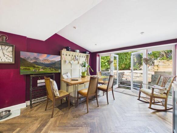 KITCHEN / DINING ROOM