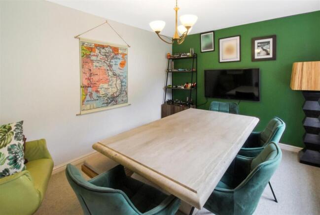 4 bed Detached for sale Image 8