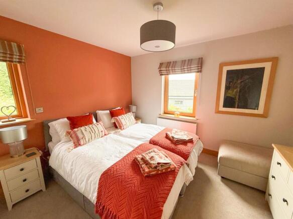 4 bed Chalet for sale Image 10