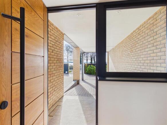 4 bed Town House for sale Image 8