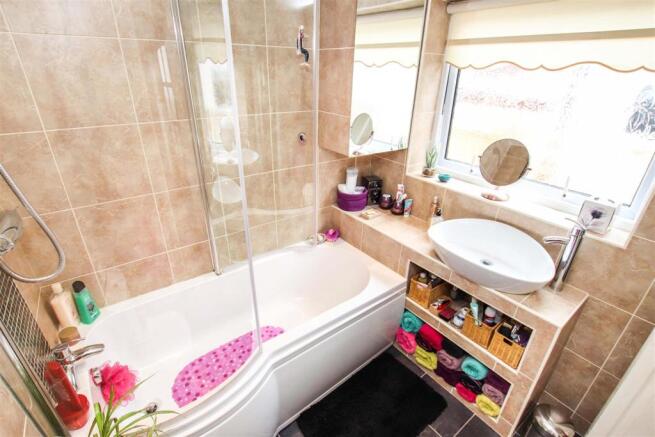 LUXURY BUILT IN GROUND FLOOR BATHROOM