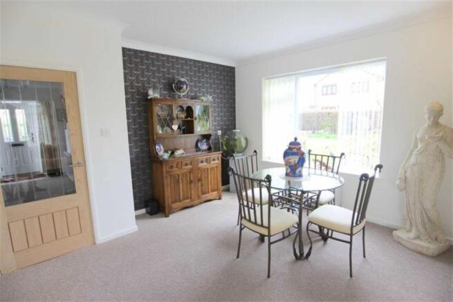 LIVING/DINING ROOM