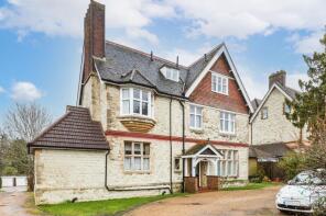 Flat 5, 14 The Gables, Somers Road, Reigate RH2 9DU
