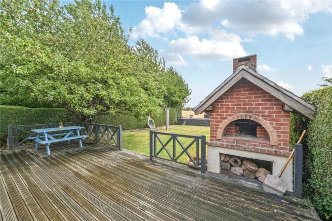 5 bed Detached for sale Image 11