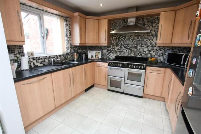 DINING/KITCHEN