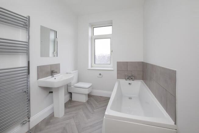 2 bed Terraced to rent Image 6