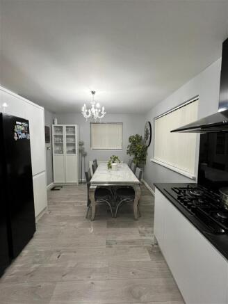 Kitchen..jpg