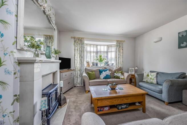 Anarue, Manor Road, Hayling Island-Small-PorticoMa