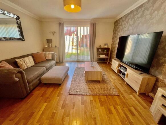 lounge/dining room