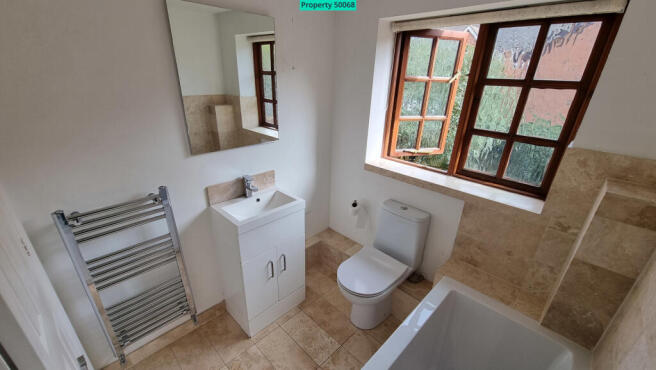 Bathroom 1 (image 1/2)