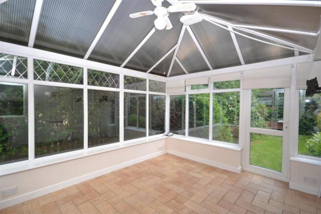 3miltondriveCONSERVATORY.JPG