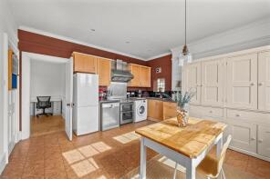 Flat 5, Walpole House, Manor Park, Chislehurst BR7 5QG
