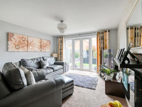 71 Rastrick Close-01.jpg
