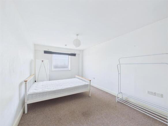 2 bed Flat to rent Image 6
