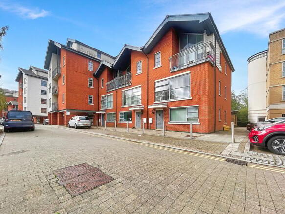 2-bed flat on Rotary Way, Colchester, CO3, £189,500