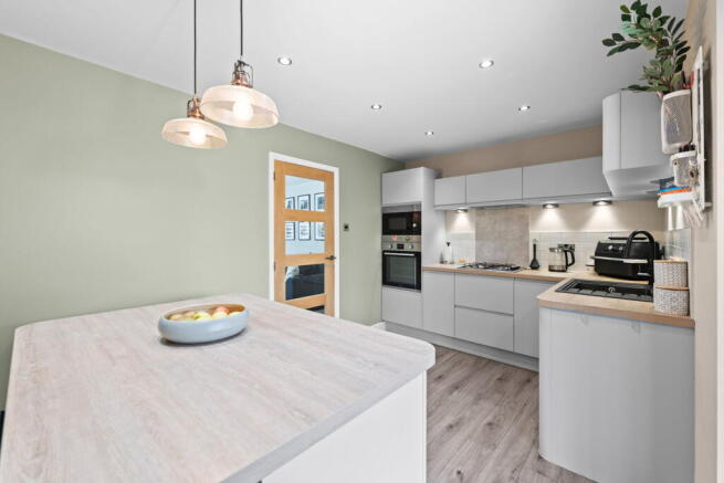 4 bed Detached for sale Image 6