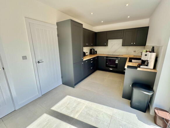 3 bed Semi-Detached for sale Image 7