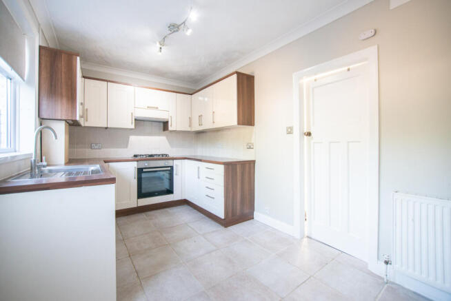 2 bed Terraced to rent Image 6