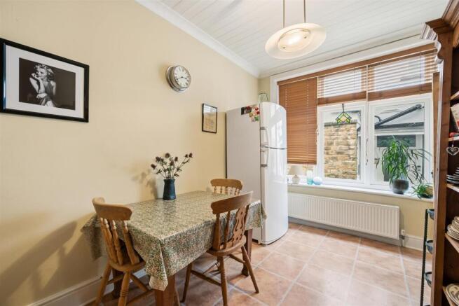 4 bed Semi-Detached for sale Image 12