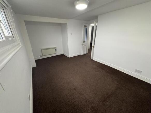 2 bed Apartment to rent Image 6