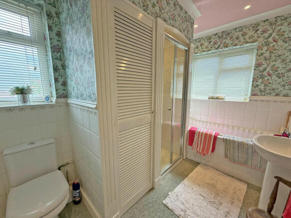 4 bed Semi-Detached for sale Image 11
