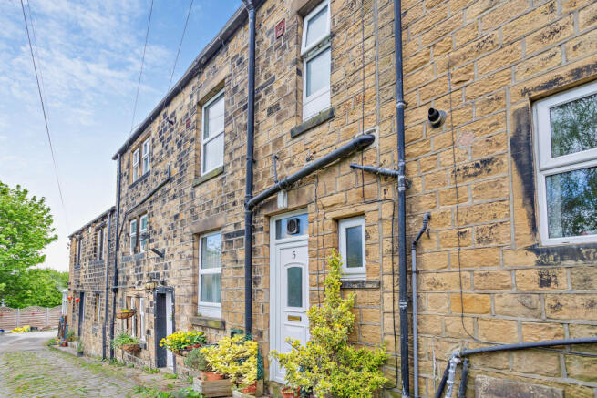 3-bed terraced on Gable End Terrace, Pudsey, LS28, £175,000