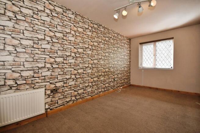 5 bed Detached for sale Image 11