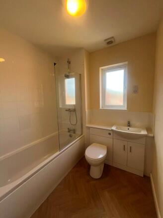 3 bed House to rent Image 4
