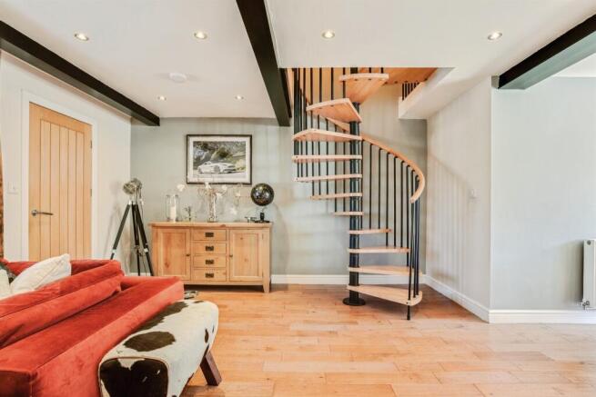 3 bed Terraced for sale Image 6