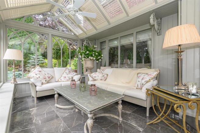 5 bed Detached for sale Image 7