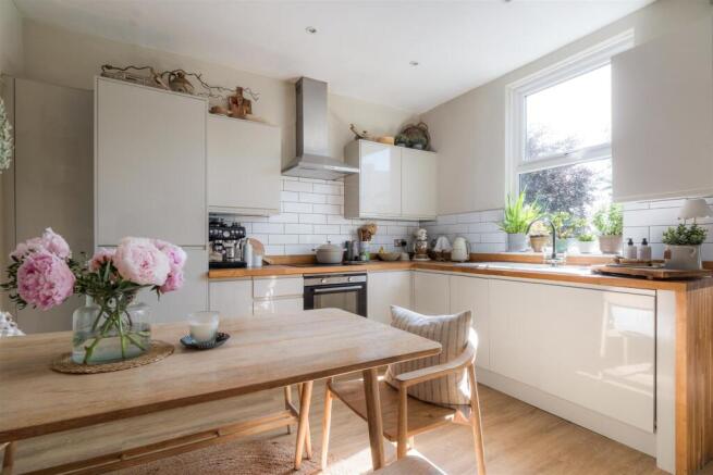 3 bed Terraced for sale Image 2