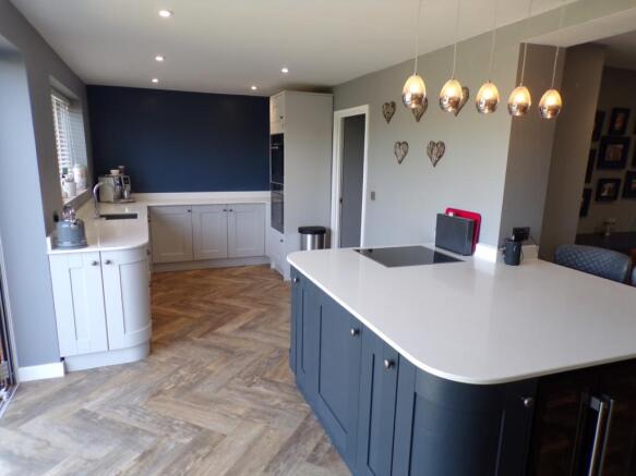 Kitchen / Dining / F