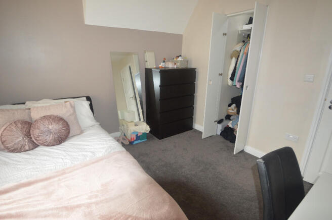 6 bed House to rent Image 8
