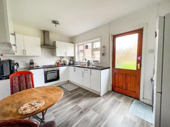 Kitchen 6.JPG