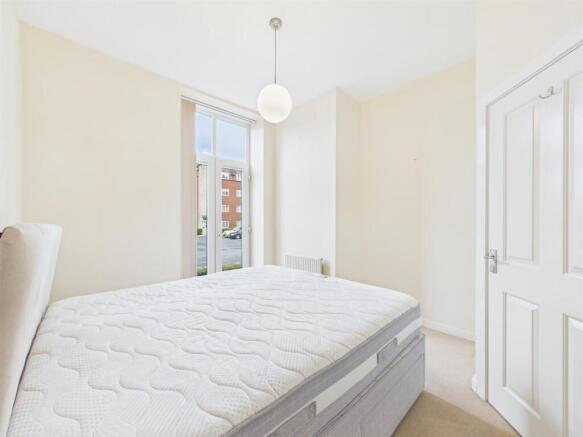 2 bed Flat for sale Image 8