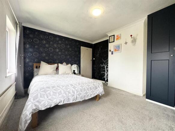 3 bed Semi-Detached for sale Image 12