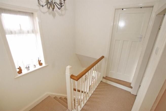 FIRST FLOOR LANDING