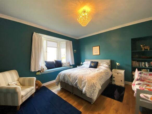 BEDROOM 2