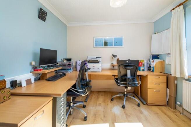 1440px1 Oaklands-...