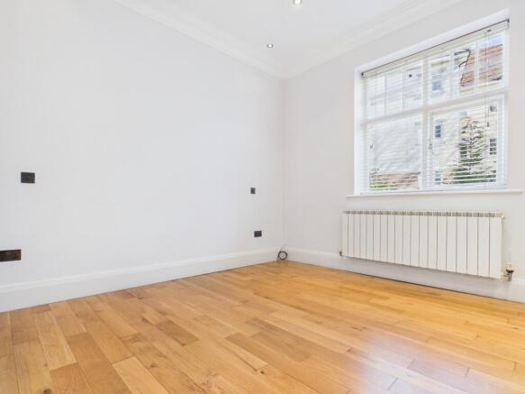 2 bed Flat to rent Image 11