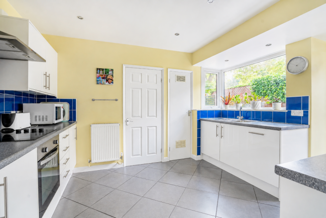 4 bed Detached for sale Image 7