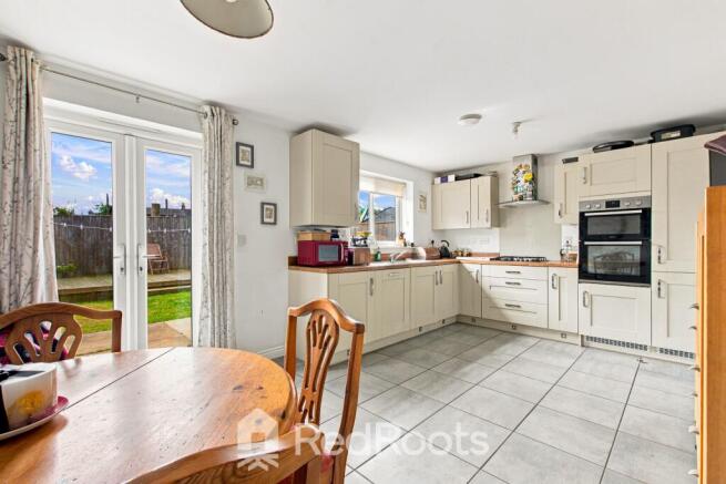 4 bed Detached for sale Image 7