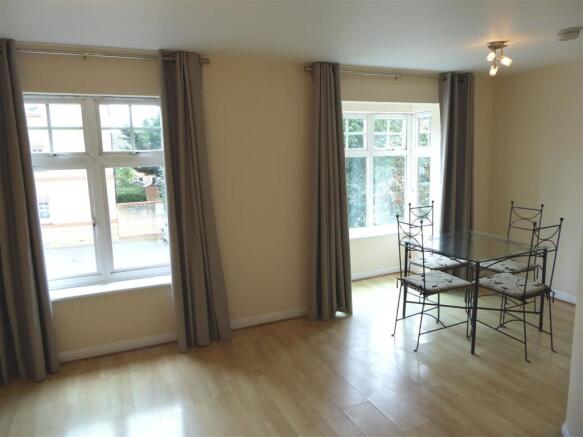17 Nursery Gardens lounge.JPG