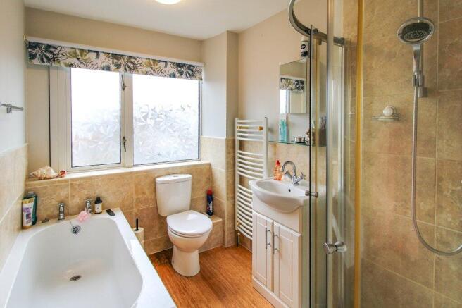 4 bed Detached for sale Image 5