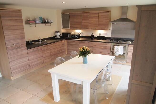LIVING KITCHEN