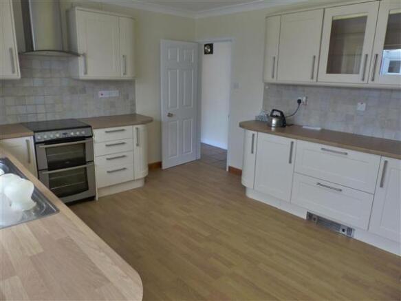 KITCHEN/BREAKFAST