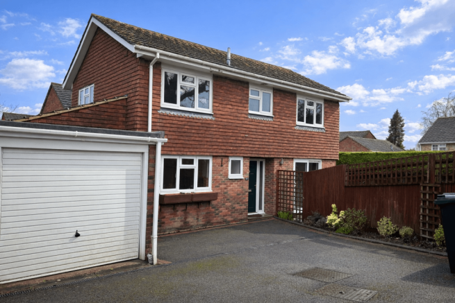 4 Bed Unfurnished Detached
