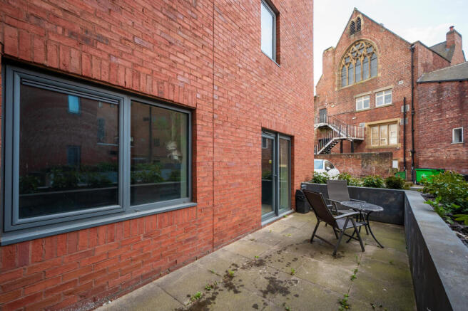 2 bed Apartment to rent Image 11
